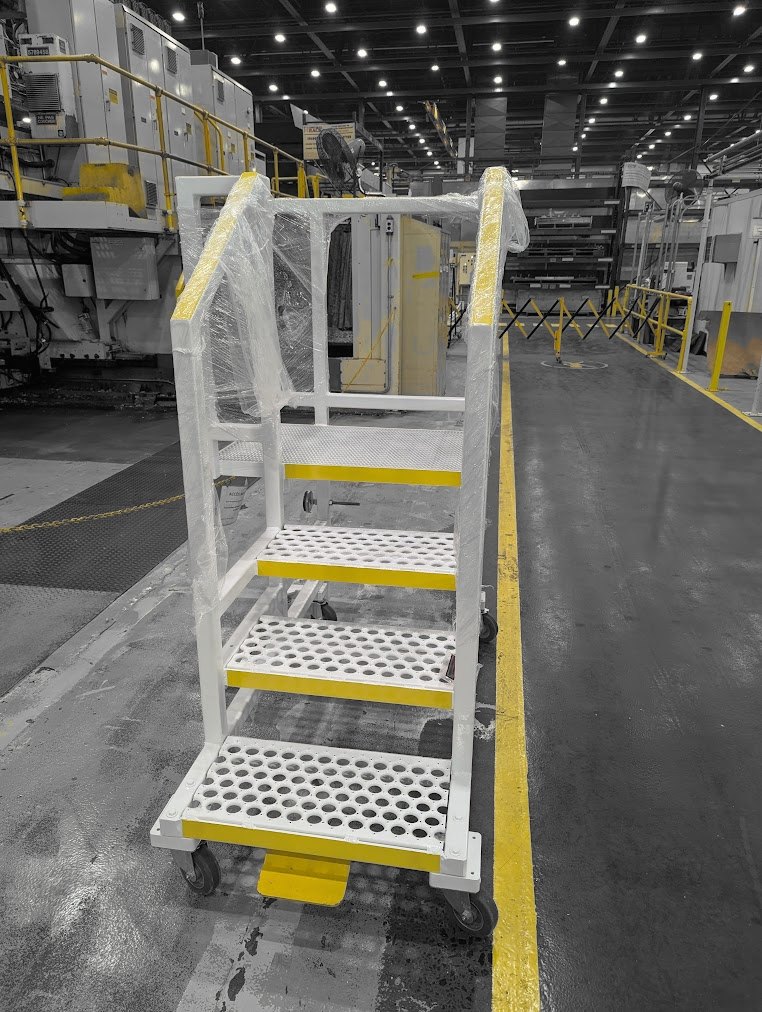 Rolling 4-step access stair